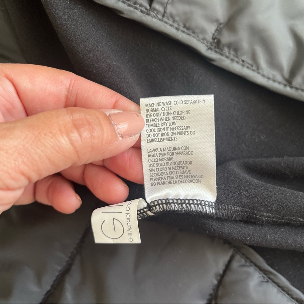 LA Kings Women's Black Puffer Vest Quilted Medium Pockets - Picture 9 of 16